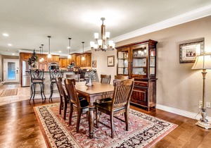 Gorgeous Lake View Minutes to SDC Free Tickets-Cmty Outdoor Pool Upgraded Kitchen