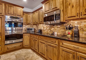 Gorgeous Lake View Minutes to SDC Free Tickets-Cmty Outdoor Pool Upgraded Kitchen