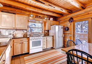 Gorgeous Log Cabin in Alta with Outdoor Hot Tub and Wood Burning Fireplace