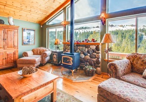 Gorgeous Mountain View & Access to a Pool, Hot Tub, Gym - Near Skiing