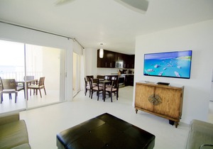 Gorgeous Ocean Views! In the Center of 7 Mile Beach! Walk to Most Everything!