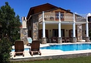 Gorgeous riverside villa