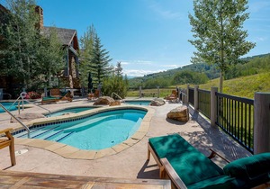 Gorgeous, True Ski-in/out Condo in Bear Paw Lodge with On-Site Pool & Hot Tub