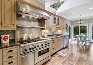 Gorgeous Updated Home with Private Pool Close to Beach - Sleeps 13!