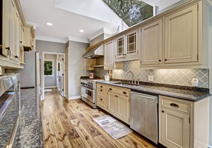 Gorgeous Updated Home with Private Pool Close to Beach - Sleeps 13!