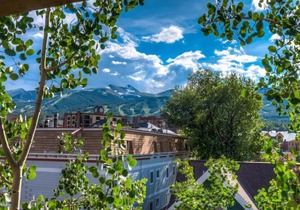 Gorgeous View in Town - Walk to Lifts