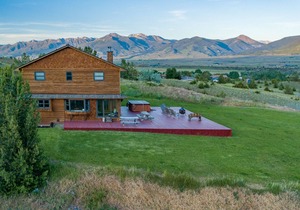 Gorgeous Views, Big Hot Tub, 2 Fireplaces, IR Sauna, Spacious Rooms, Huge Deck