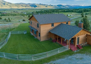 Gorgeous Views, Big Hot Tub, 2 Fireplaces, IR Sauna, Spacious Rooms, Huge Deck