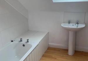 Gosforth town centre spacious 7 bedroom house share