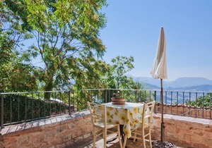 Graceful Holiday Home in Acqualagna with Swimming Pool