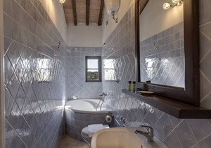 Granaio-6+1 people apartment in the main village