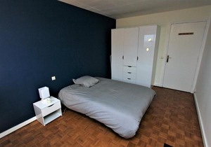Grande chambre privée aux pieds des transports