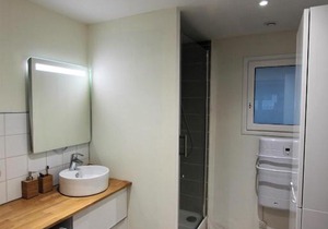 Grande chambre privée aux pieds des transports