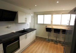 Grande chambre privée aux pieds des transports
