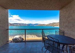 Grandview 523 Waterfront condo on Lake Chelan