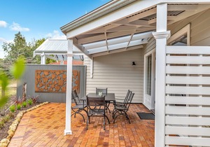 Grandview Accommodation - The Elm Tree Apartments