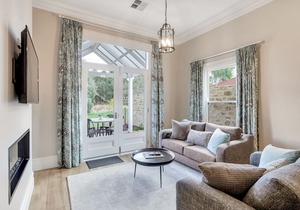 Grandview Accommodation - The Elm Tree Apartments