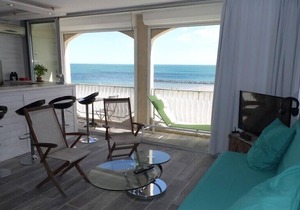 GRAU D'AGDE: Seafront 3-room apartment.