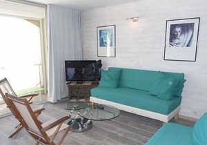 GRAU D'AGDE: Seafront 3-room apartment.