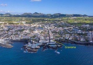 Graviana - Charming Black Stone House With Garden And Direct Access To The Sea