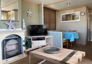 Great 6 berth caravan at a brilliant holiday park, Manor Park ref 23038S