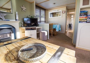 Great 6 berth caravan at a brilliant holiday park, Manor Park ref 23038S