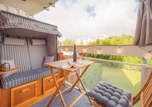 Great apartment on the dike with balcony and private beach chair on the North Sea beach!
