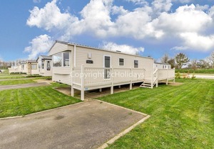 Great caravan for hire with decking at Skipsea Sands in Yorkshire ref 41004B