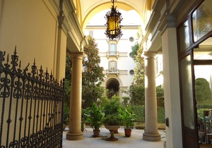 Great CENTRAL LOCATION Luxury Comfortable Romantic APARTMENT Fully Furnished