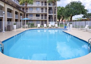 Great Deal! Two Modern Units, Pool, Breakfast, Parking, Shuttle