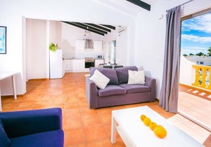 GREAT DISCOUNTS ON WINTER LETS ,APT C, IST FLOOR 2 BED, SLEEPS 6, SHARED POOL