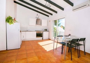 GREAT DISCOUNTS ON WINTER LETS ,APT C, IST FLOOR 2 BED, SLEEPS 6, SHARED POOL