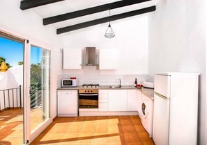 GREAT DISCOUNTS ON WINTER LETS APT D, IST FLOOR 2 BED, SLEEPS 6, SHARED POOL