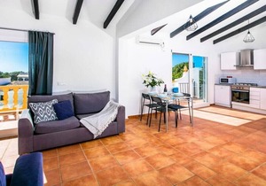 GREAT DISCOUNTS ON WINTER LETS APT D, IST FLOOR 2 BED, SLEEPS 6, SHARED POOL