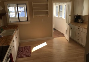 GREAT DOWNTOWN LOCATION - 5 minute walk to downtown shopping and dining