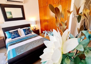 Great first floor one bedroom apartment overlooking main pool, FREE WIFI