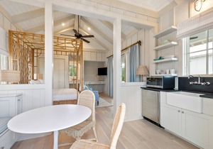 “Great Heron” (3041 Southerly Way) 2 person creekside bungalow at Kiawah River