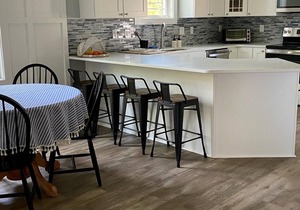 Great location, walkable to beach, park, and close to town!
