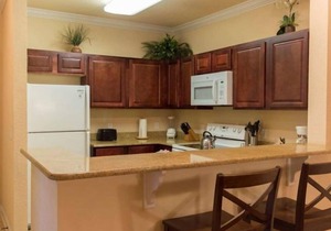 Great Relaxing Overnight Stay! Free Parking, Onsite Pool, Free Parking,