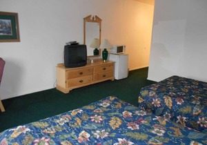 Great Relaxing Overnight Stay at GuestHouse Enumclaw! Free Parking, Pets Allowed