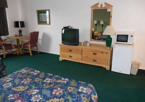 Great Relaxing Overnight Stay at GuestHouse Enumclaw! Free Parking, Pets Allowed