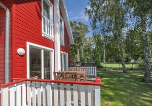 Great vacation home with south-facing terrace, sauna, whirlpool bath, wood-burning stove & parking space