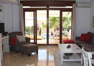 Great vacation terraced house, located 1 km from Algorfa.