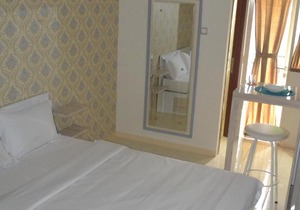 Green lake view apartement - ciputat