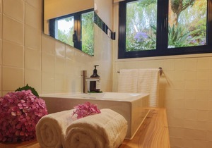 Green OceanView Relaxing Cottage