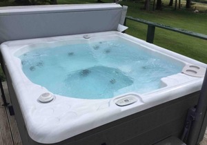 Green Yurt with Hot Tub - Sleeps 3, Parking & WiFi