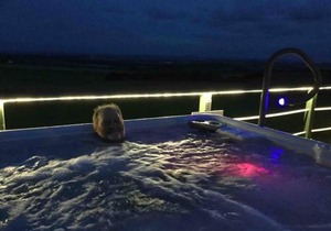 Green Yurt with Hot Tub - Sleeps 3 Parking & WiFi