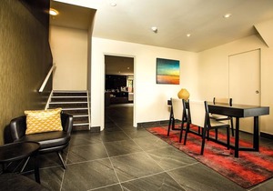 Greenlane Suites