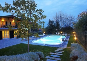 Griante residence apartment no 4 with pool and spa by Italian Apartments