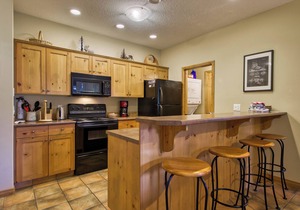 Ground floor 2 bedroom condo with easy access to ski runs